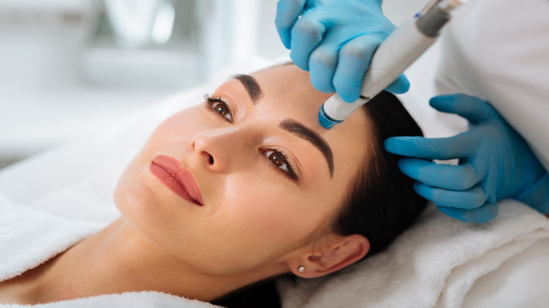 Limpieza facial profunda con hidrodermoabrasión en A Coruña