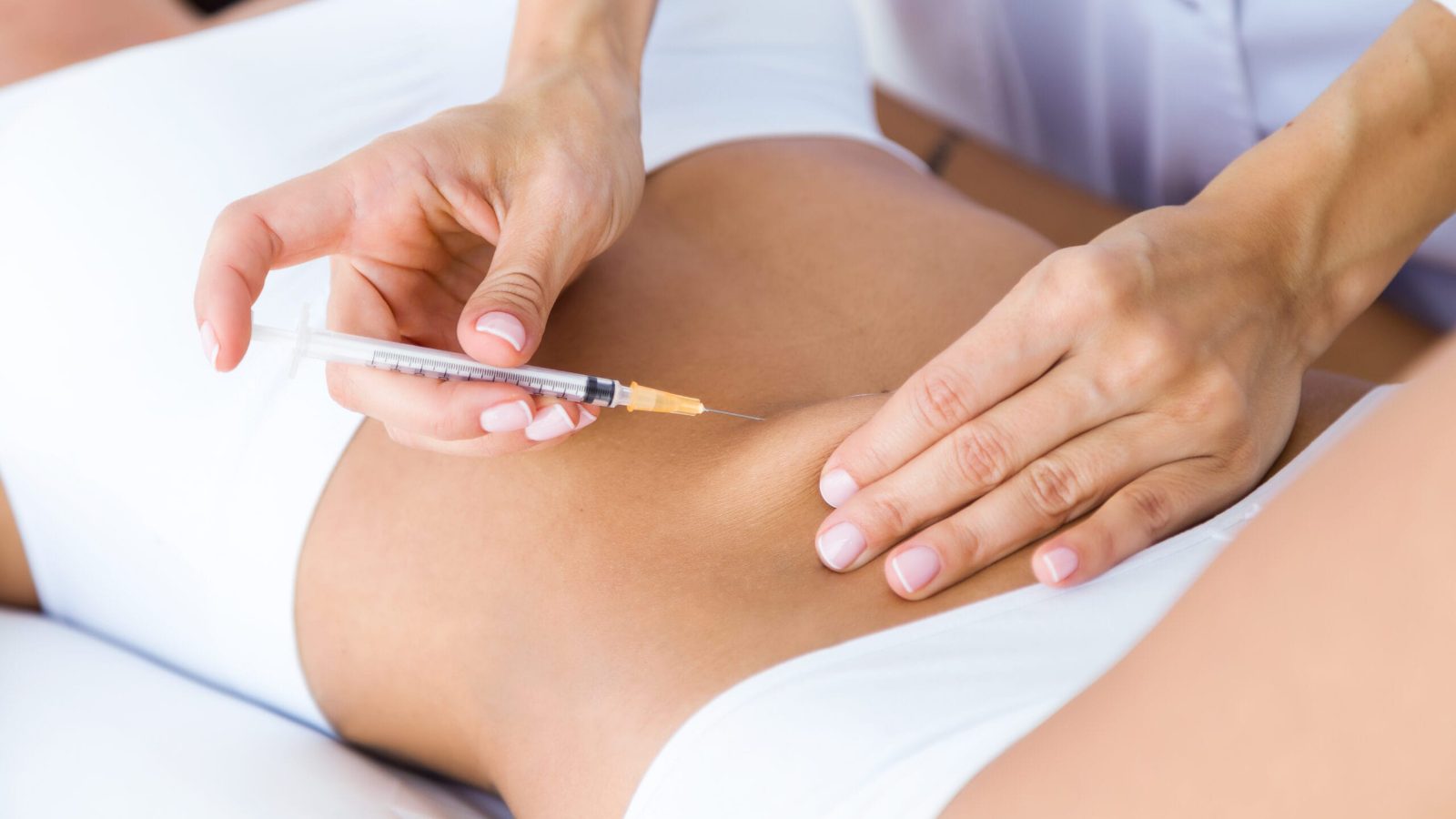 Infiltración de medicina estética realizada por un médico (imagen ilustrativa)